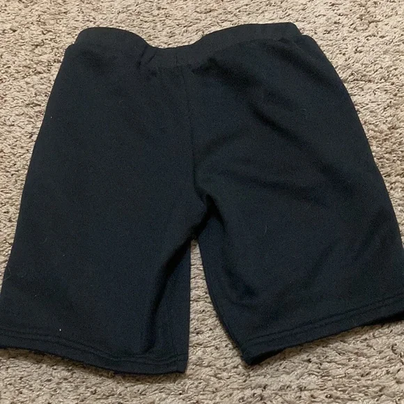 Under armour black shorts - Picture 2 of 3